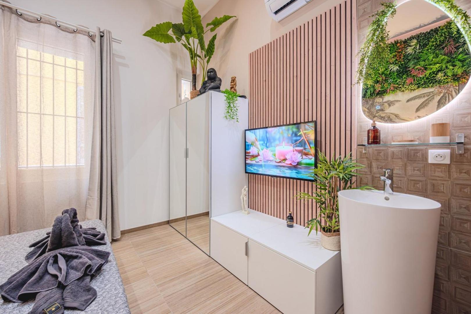 Little Bangkok - Luxury *